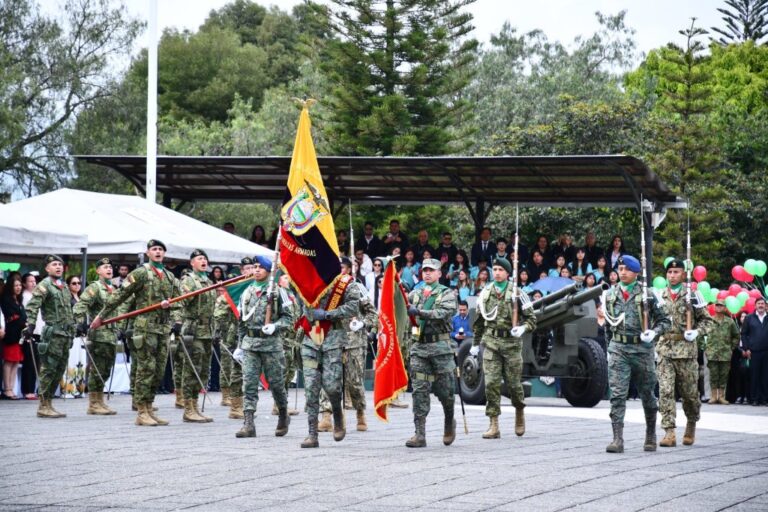 Ceremonia y demostración de equipos de fuerzas amadas