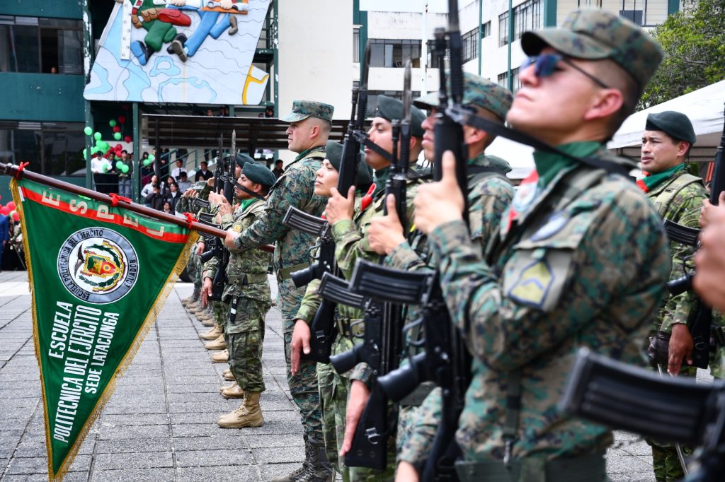 Ceremonia y demostración de equipos de fuerzas amadas