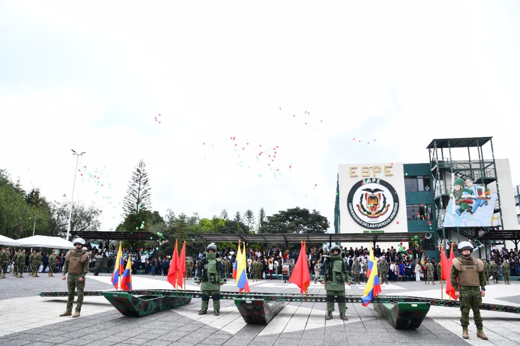 Ceremonia y demostración de equipos de fuerzas amadas